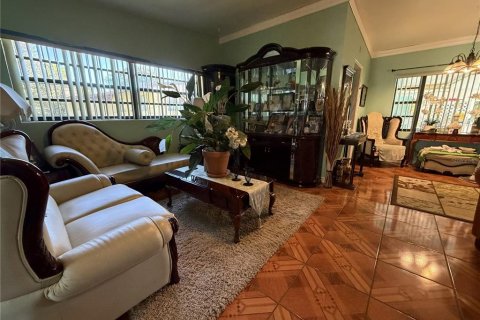 House in Orlando, Florida 3 bedrooms, 171.4 sq.m. № 2430335 - photo 4