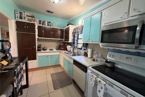 House in Orlando, Florida 3 bedrooms, 171.4 sq.m. № 2430335 - photo 10