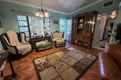 House in Orlando, Florida 3 bedrooms, 171.4 sq.m. № 2430335 - photo 3