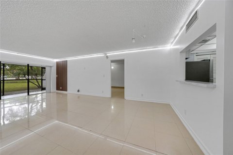 Купить кондоминиум в Уэстон, Флорида 2 спальни, 102.75м2, № 2019869 - фото 10