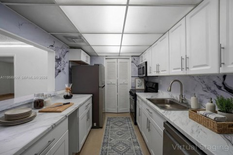 Купить кондоминиум в Уэстон, Флорида 2 спальни, 102.75м2, № 2019869 - фото 3