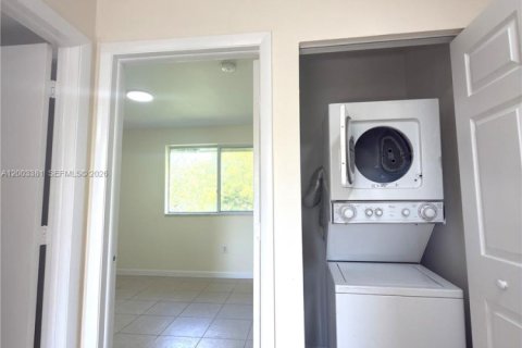 Townhouse in Miami, Florida 3 bedrooms, 93.83 sq.m. № 2069113 - photo 15