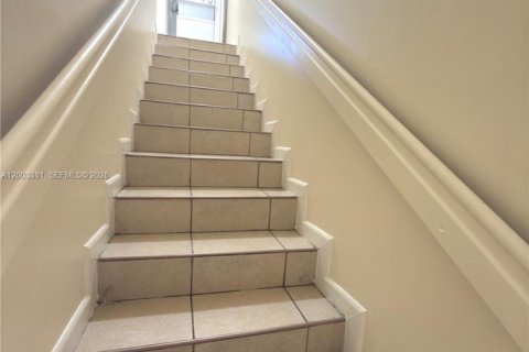 Townhouse in Miami, Florida 3 bedrooms, 93.83 sq.m. № 2069113 - photo 14