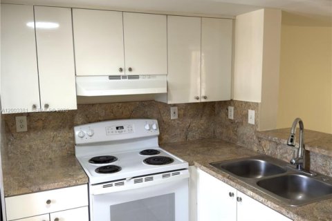 Townhouse in Miami, Florida 3 bedrooms, 93.83 sq.m. № 2069113 - photo 3