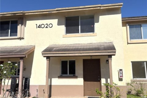 Townhouse in Miami, Florida 3 bedrooms, 93.83 sq.m. № 2069113 - photo 2