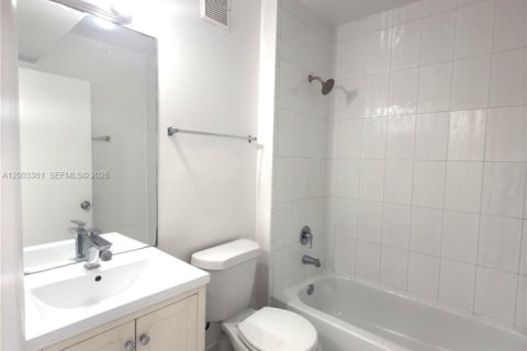 Townhouse in Miami, Florida 3 bedrooms, 93.83 sq.m. № 2069113 - photo 4