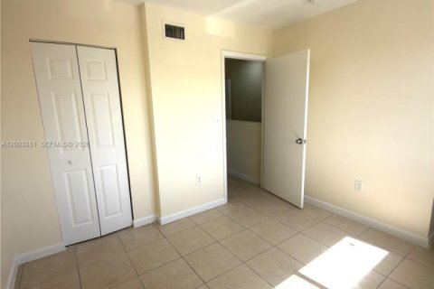 Townhouse in Miami, Florida 3 bedrooms, 93.83 sq.m. № 2069113 - photo 12