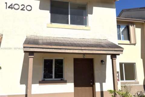 Adosado en Miami, Florida 3 dormitorios, 93.83 m2 № 2069113