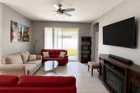 House in Kissimmee, Florida 4 bedrooms, 165.74 sq.m. № 2322430 - photo 8