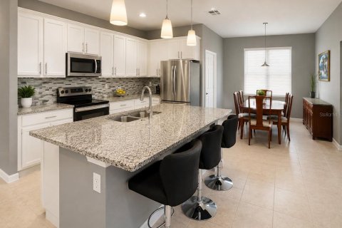 House in Kissimmee, Florida 4 bedrooms, 165.74 sq.m. № 2322430 - photo 4