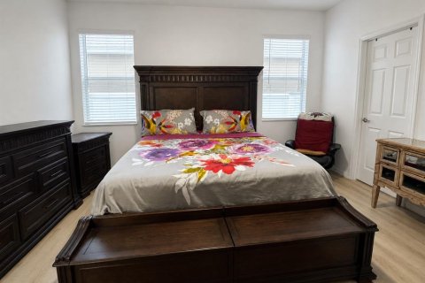 House in Kissimmee, Florida 4 bedrooms, 165.74 sq.m. № 2322430 - photo 13