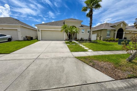 House in Kissimmee, Florida 4 bedrooms, 165.74 sq.m. № 2322430 - photo 2