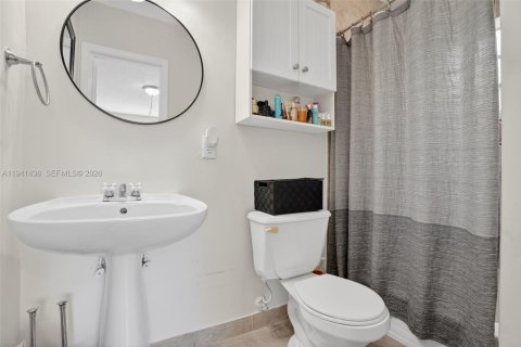 Casa en venta en Miami, Florida, 3 dormitorios, 120.96 m2 № 1999890 - foto 16