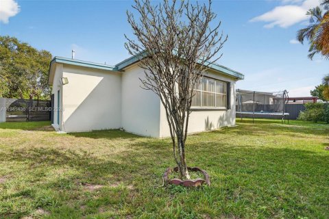 Casa en venta en Miami, Florida, 3 dormitorios, 120.96 m2 № 1999890 - foto 17