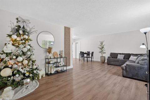 Casa en venta en Miami, Florida, 3 dormitorios, 120.96 m2 № 1999890 - foto 4