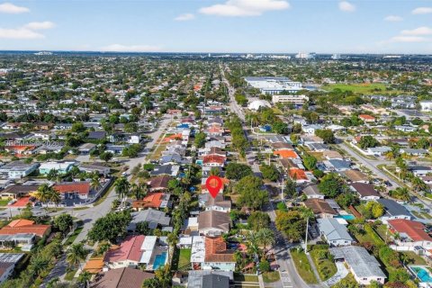 Casa en venta en Miami, Florida, 3 dormitorios, 120.96 m2 № 1999890 - foto 23