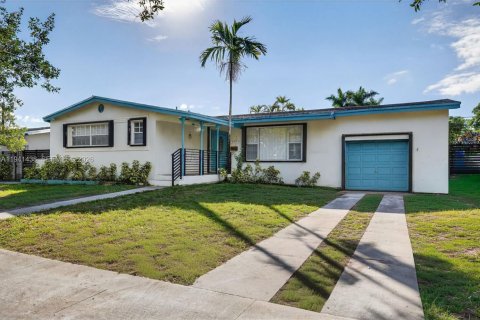 Casa en venta en Miami, Florida, 3 dormitorios, 120.96 m2 № 1999890 - foto 2