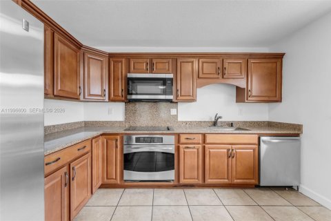 House in Miami, Florida 3 bedrooms, 132.01 sq.m. № 2060821 - photo 7