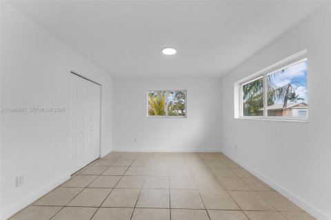 House in Miami, Florida 3 bedrooms, 132.01 sq.m. № 2060821 - photo 17