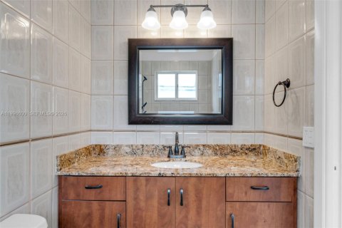 House in Miami, Florida 3 bedrooms, 132.01 sq.m. № 2060821 - photo 20