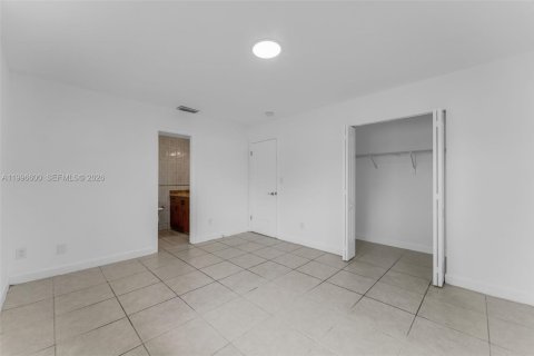 House in Miami, Florida 3 bedrooms, 132.01 sq.m. № 2060821 - photo 21