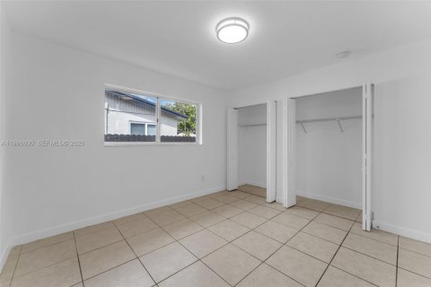 House in Miami, Florida 3 bedrooms, 132.01 sq.m. № 2060821 - photo 12