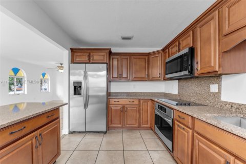 House in Miami, Florida 3 bedrooms, 132.01 sq.m. № 2060821 - photo 8