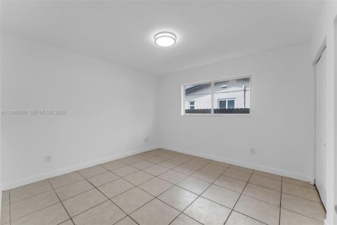 House in Miami, Florida 3 bedrooms, 132.01 sq.m. № 2060821 - photo 11