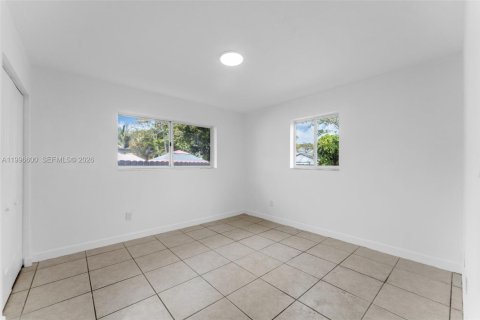 House in Miami, Florida 3 bedrooms, 132.01 sq.m. № 2060821 - photo 14