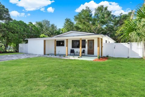 Casa en venta en Tampa, Florida, 4 dormitorios, 145.76 m2 № 2151537 - foto 2