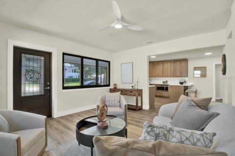 Casa en venta en Tampa, Florida, 4 dormitorios, 145.76 m2 № 2151537 - foto 6