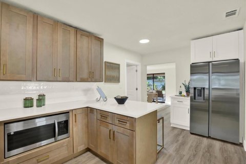 Casa en venta en Tampa, Florida, 4 dormitorios, 145.76 m2 № 2151537 - foto 11