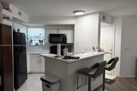 Condo in Sunrise, Florida, 2 bedrooms  № 2087871 - photo 18