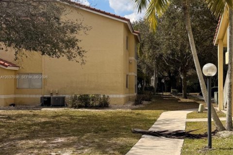 Condo in Sunrise, Florida, 2 bedrooms  № 2087871 - photo 5