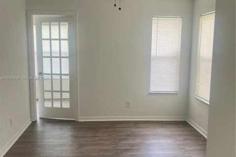 Condo in Sunrise, Florida, 2 bedrooms  № 2087871 - photo 8
