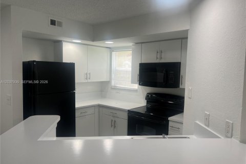 Condo in Sunrise, Florida, 2 bedrooms  № 2087871 - photo 14