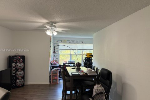 Condo in Sunrise, Florida, 2 bedrooms  № 2087871 - photo 17