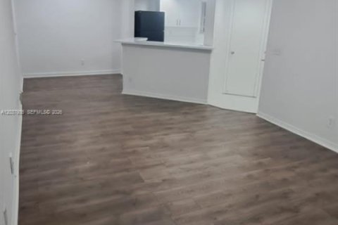 Condo in Sunrise, Florida, 2 bedrooms  № 2087871 - photo 9