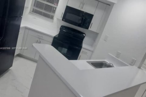Condo in Sunrise, Florida, 2 bedrooms  № 2087871 - photo 15