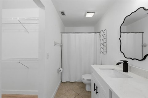 Condo in Bradenton, Florida, 2 bedrooms  № 2201363 - photo 23