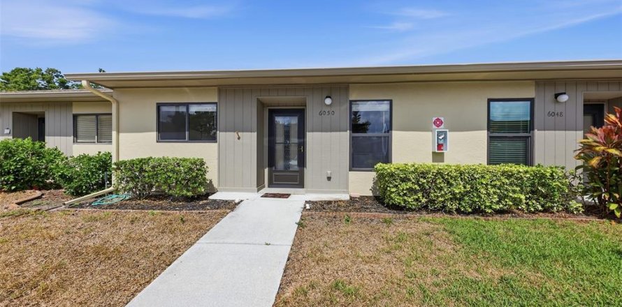 Condo in Bradenton, Florida, 2 bedrooms  № 2201363