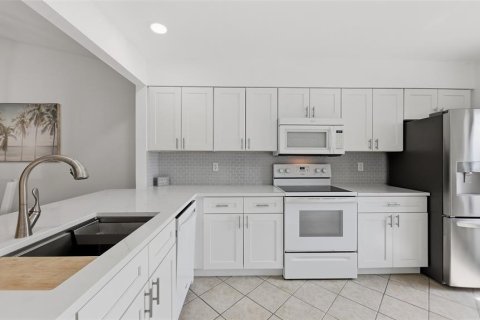 Condo in Bradenton, Florida, 2 bedrooms  № 2201363 - photo 7