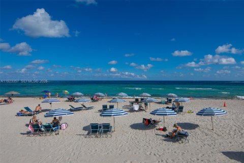 Appartement à louer à Hollywood, Floride: 2 chambres, 123.65 m2 № 1977432 - photo 16