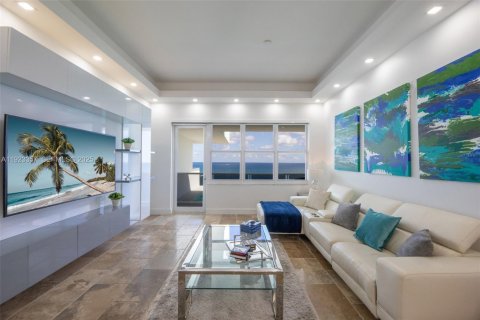 Appartement à louer à Hollywood, Floride: 2 chambres, 123.65 m2 № 1977432 - photo 2