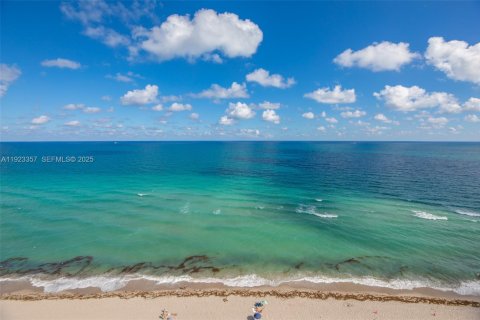 Appartement à louer à Hollywood, Floride: 2 chambres, 123.65 m2 № 1977432 - photo 17