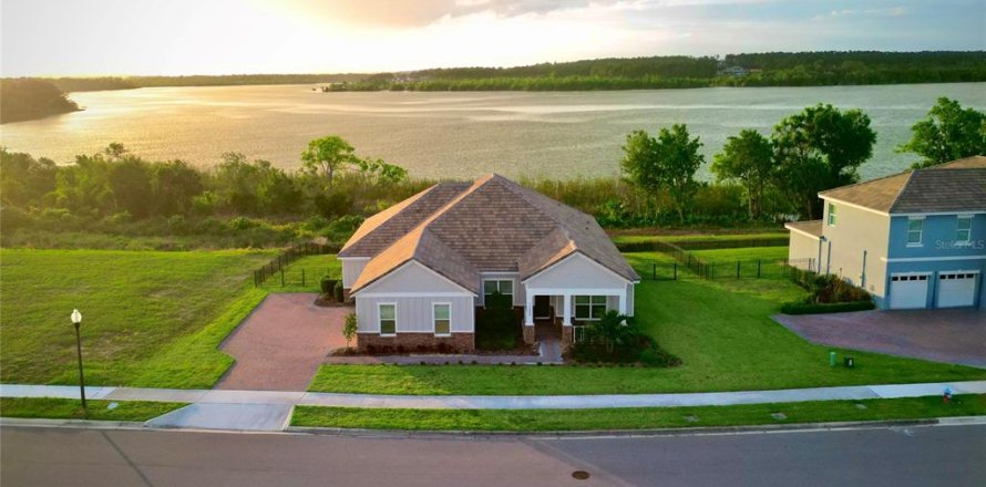 House in Winter Garden, Florida 4 bedrooms, 272.11 sq.m. № 2238000