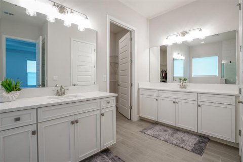 House in Winter Garden, Florida 4 bedrooms, 272.11 sq.m. № 2238000 - photo 29