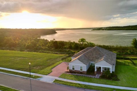 House in Winter Garden, Florida 4 bedrooms, 272.11 sq.m. № 2238000 - photo 2
