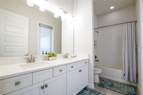 House in Winter Garden, Florida 4 bedrooms, 272.11 sq.m. № 2238000 - photo 30