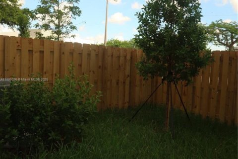 Townhouse in Homestead, Florida 3 bedrooms № 1944400 - photo 24